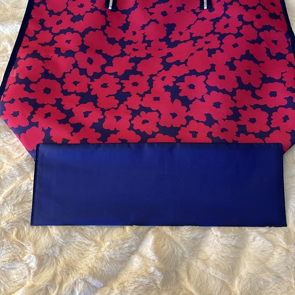 New! Floral Tote Bag by Estée Lauder - Picture 6 of 7